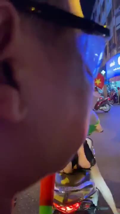 Đi bão gặp em gái lộ hàng .