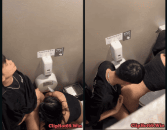 Hai đứa say trốn vào nhà vệ sinh