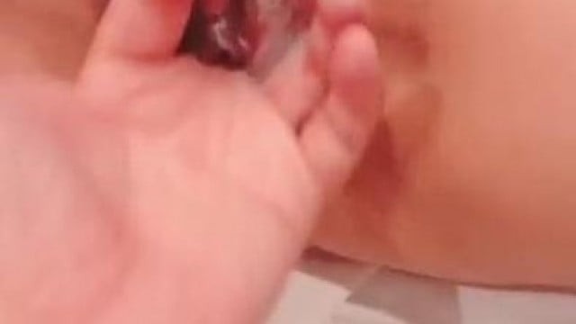liếm sữa chua trên người vợ sắp cưới
